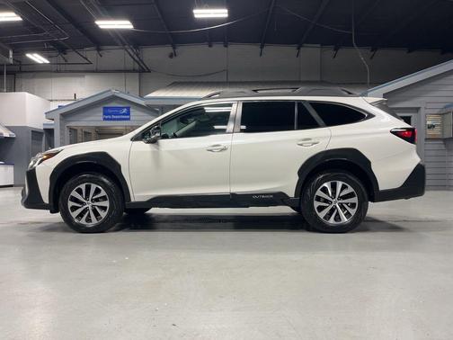 Crystal White Pearl 2023 Subaru Outback Premium