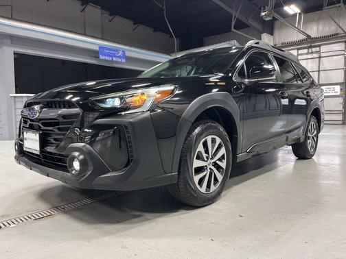 Crystal Black Silica 2024 Subaru Outback Premium