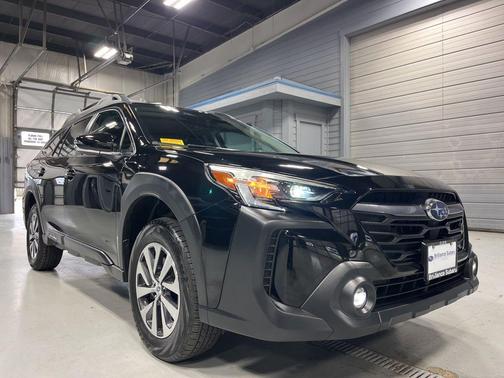 Crystal Black Silica 2024 Subaru Outback Premium