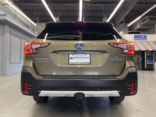 2022 Subaru Outback Touring XT