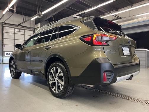 2022 Subaru Outback Touring XT