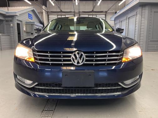 2014 Volkswagen Passat Auto SEL Premium