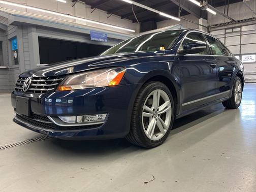 2014 Volkswagen Passat Auto SEL Premium