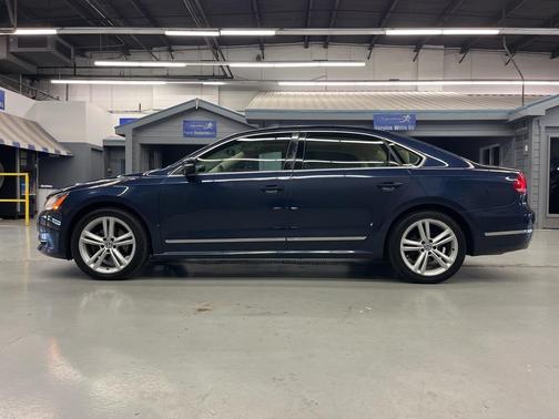 2014 Volkswagen Passat Auto SEL Premium