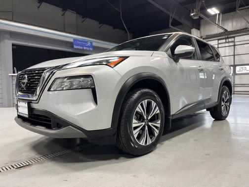 Brilliant Silver Metallic 2023 Nissan Rogue SV
