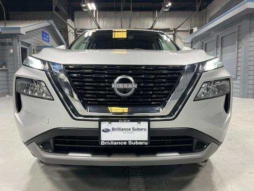 Brilliant Silver Metallic 2023 Nissan Rogue SV