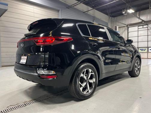 Black Cherry Pearl 2022 Kia Sportage LX