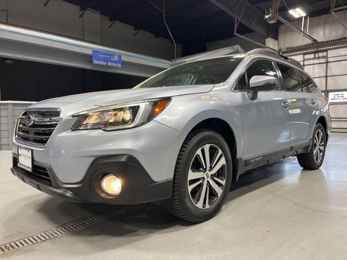 Ice Silver Metallic 2018 Subaru Outback 2.5i Limited