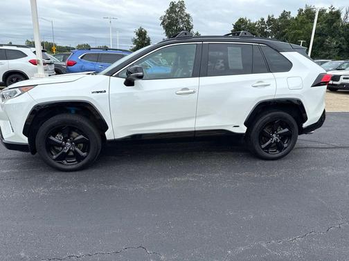 Blizzard Pearl 2020 Toyota RAV4 Hybrid XSE