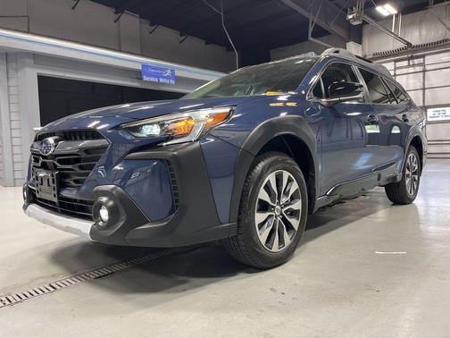 Cosmic Blue Pearl 2025 Subaru Outback Limited