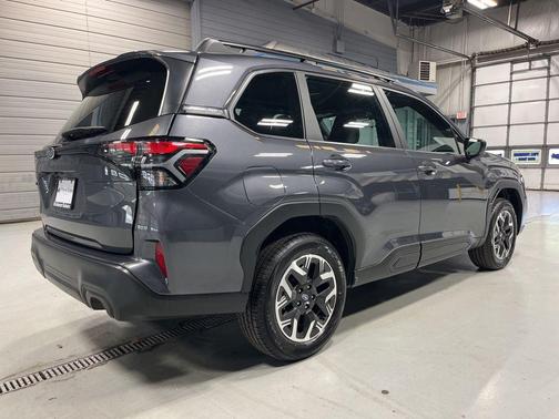 Magnetite Gray Metallic 2026 Subaru Forester