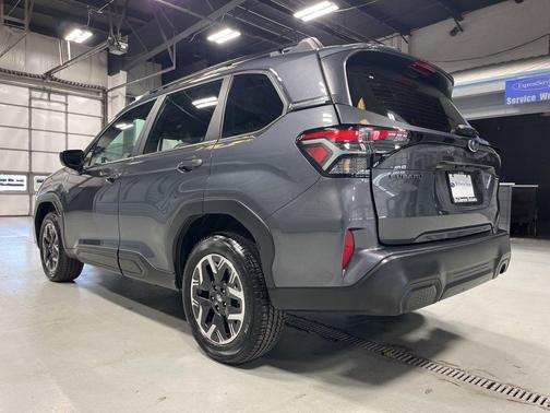 Magnetite Gray Metallic 2026 Subaru Forester