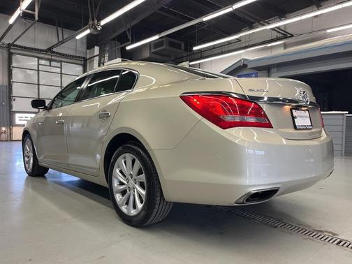 2016 Buick LaCrosse Base