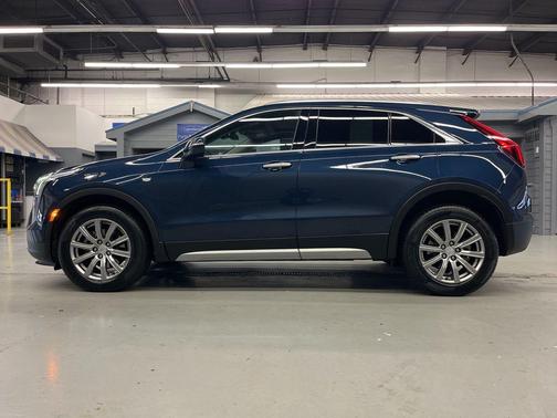 2021 Cadillac XT4 Premium Luxury