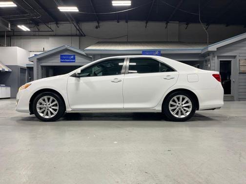 Super White 2012 Toyota Camry XLE
