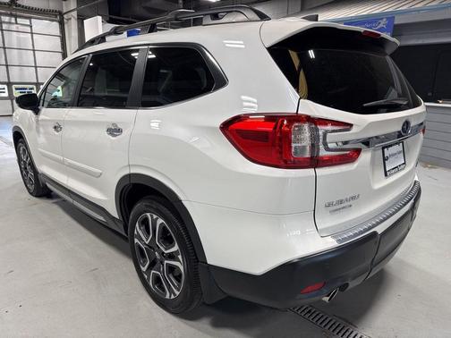Crystal White Pearl 2025 Subaru Ascent Touring