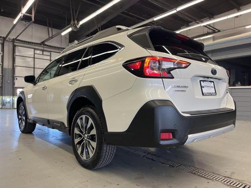 2023 Subaru Outback Touring XT