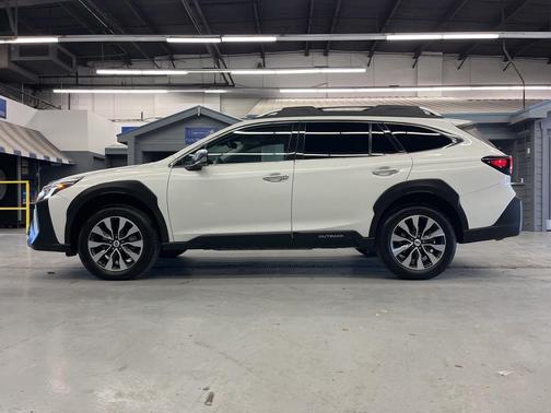 2023 Subaru Outback Touring XT