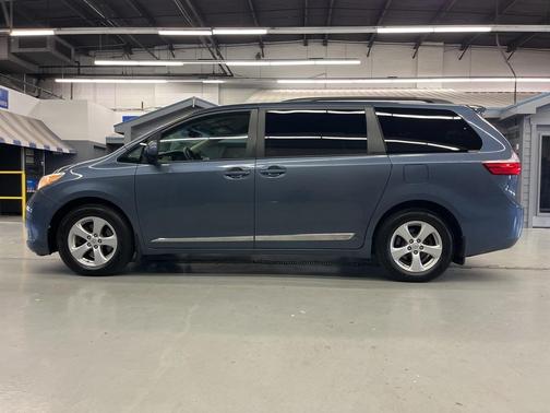 2016 Toyota Sienna L