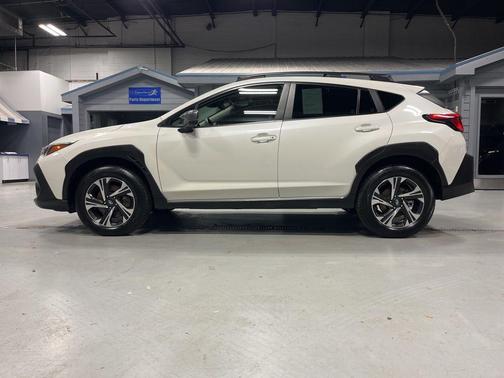 Crystal White Pearl 2024 Subaru Crosstrek Premium