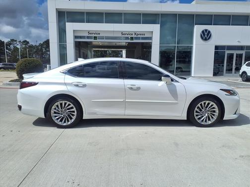 2022 Lexus ES 300h Ultra Luxury