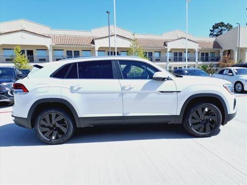 2025 Volkswagen Atlas Cross Sport 2.0T SE w/Technology