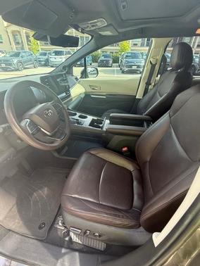 2022 Toyota Sienna Platinum 7 Passenger