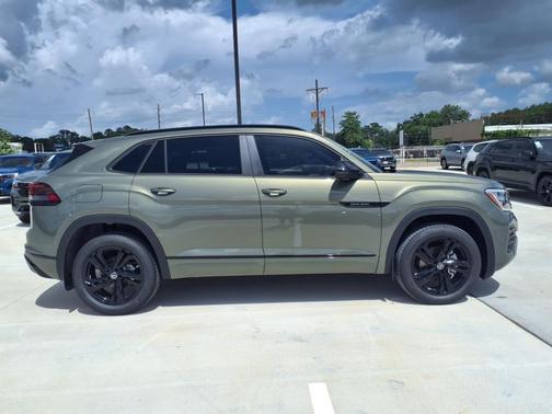 2025 Volkswagen Atlas Cross Sport 2.0T SEL R-Line Black