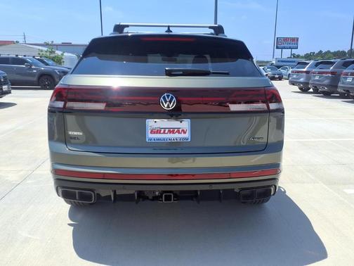 Avocado Green Pearl 2026 Volkswagen Atlas Cross Sport 2.0T SEL R-Line Black