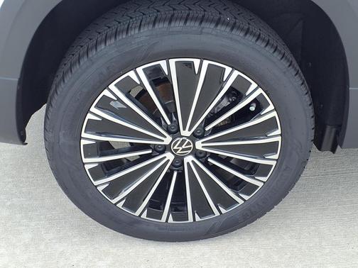 2025 Volkswagen Taos 1.5T SE