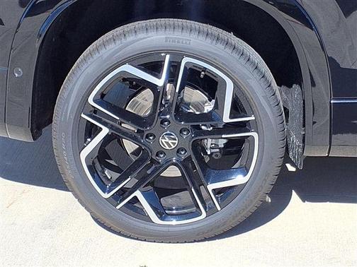 Deep Black Pearl 2026 Volkswagen Tiguan 2.0T SEL R-Line