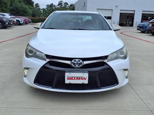 Super White 2016 Toyota Camry XSE