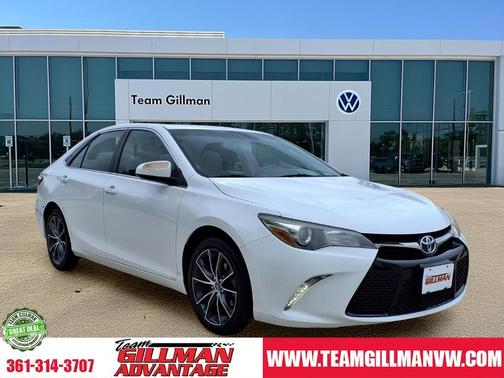 Super White 2016 Toyota Camry XSE