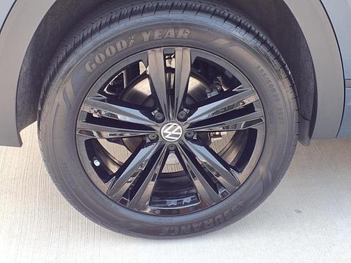 2023 Volkswagen Atlas Cross Sport 3.6 V6 SEL R-Line Black
