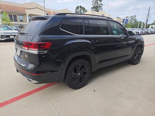 Deep Black Pearl Effect 2023 Volkswagen Atlas 3.6L SE w/Technology