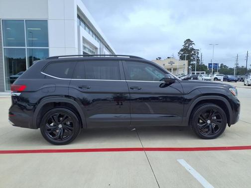 Deep Black Pearl Effect 2023 Volkswagen Atlas 3.6L SE w/Technology