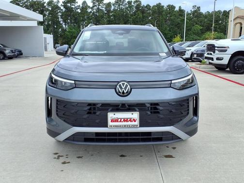 Platinum Gray Metallic 2026 Volkswagen Tiguan 2.0T SE