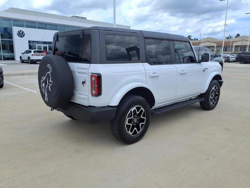 Oxford White 2025 Ford Bronco Outer Banks