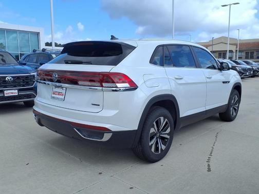 Opal White Pearl 2026 Volkswagen Atlas Cross Sport 2.0T SE