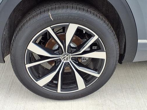 2025 Volkswagen Atlas Cross Sport 2.0T SEL Premium R-Line