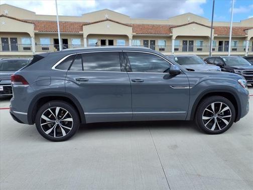 2025 Volkswagen Atlas Cross Sport 2.0T SEL Premium R-Line