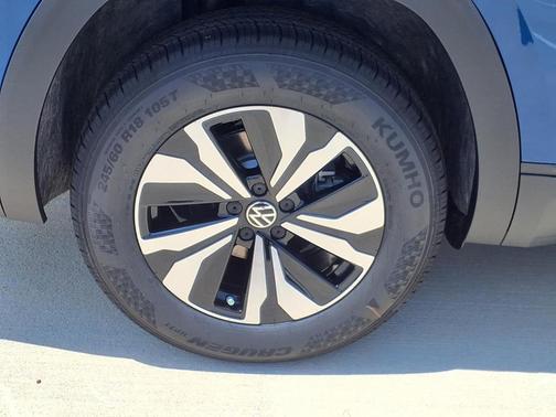 Lake Blue 2026 Volkswagen Atlas 2.0T SE