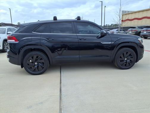 Deep Black Pearl Effect 2026 Volkswagen Atlas Cross Sport 2.0T SE W/TECHNOLOGY