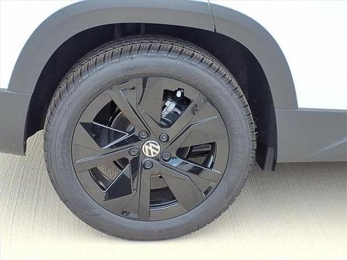 Pure White 2026 Volkswagen Taos 1.5T SE Black