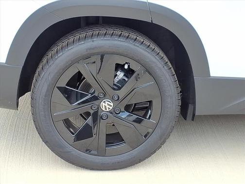 2026 Volkswagen Taos 1.5T SE Black