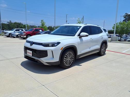 Pure White 2025 Volkswagen Tiguan 2.0T S