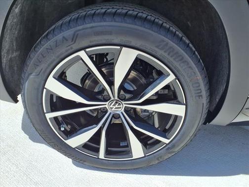 2025 Volkswagen Atlas Cross Sport 2.0T SEL Premium R-Line