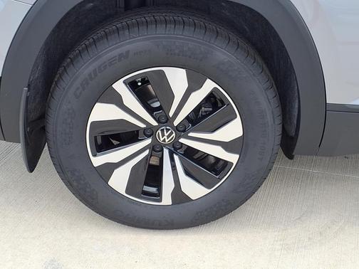 2025 Volkswagen Atlas 2.0T SE