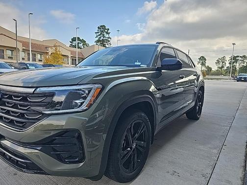 2025 Volkswagen Atlas Cross Sport 2.0T SEL R-Line Black