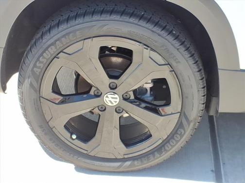 2025 Volkswagen Taos 1.5T SEL